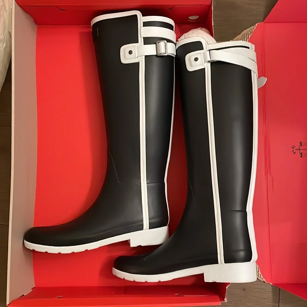 Women’s Navy & White Hunter Boots - Picture 2 of 5